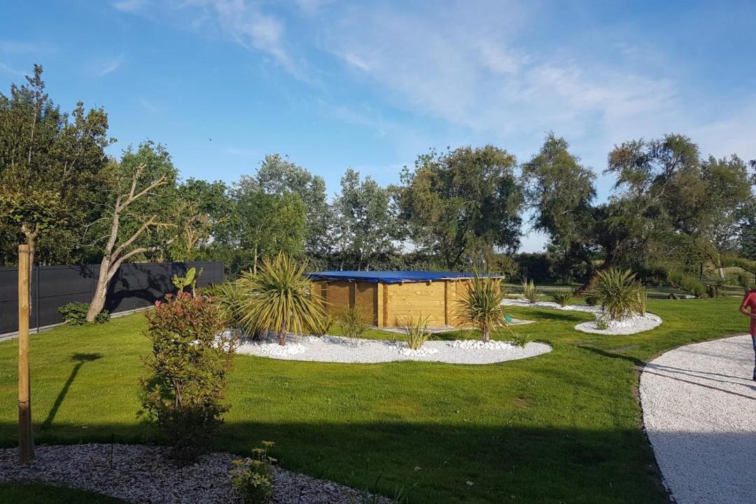 Photo of Others in Grues