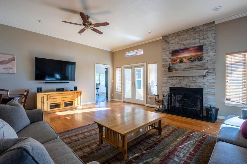 Photo of Livingroom in Shenandoah Valley