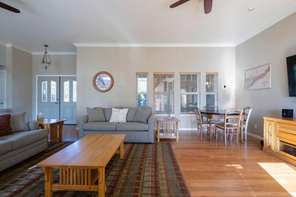Photo of Livingroom in Shenandoah Valley