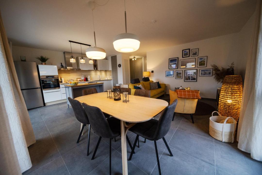 Photo of Others in Publier