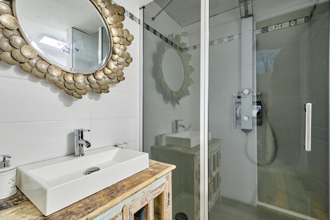 Photo of Others in Surville