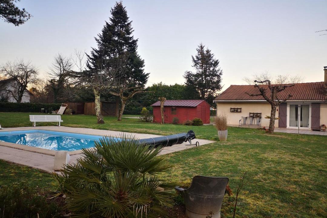 Photo of Others in Illats