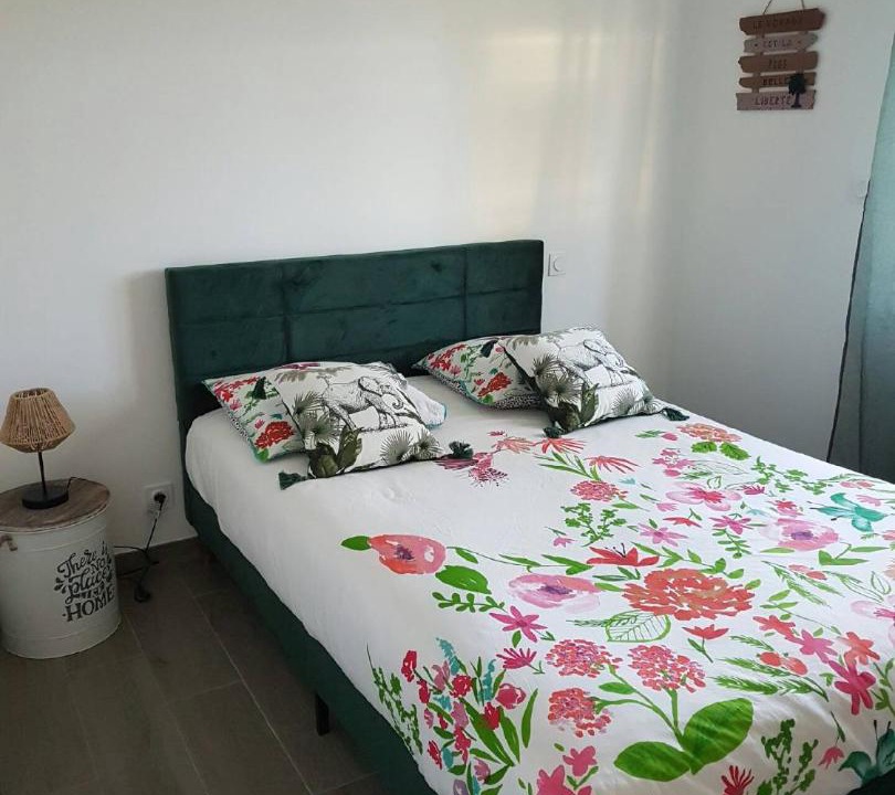 Photo of Others in Grues