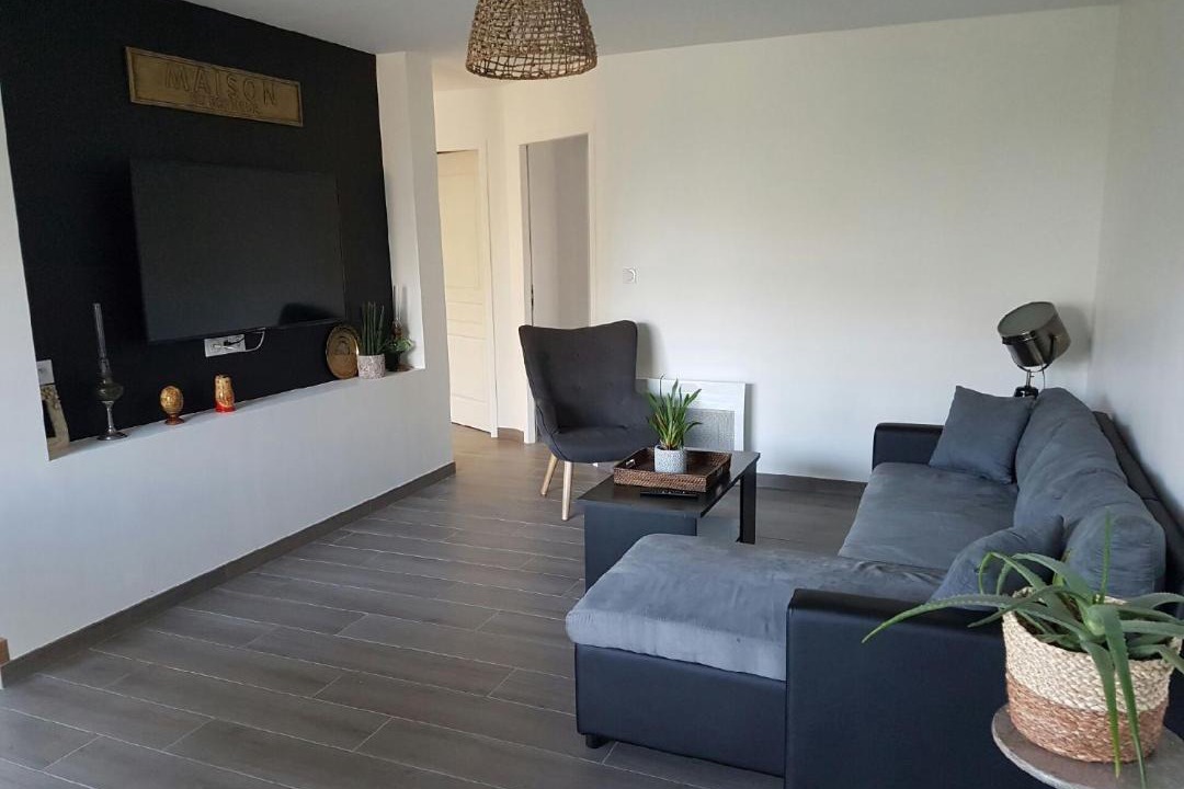 Photo of Others in Grues