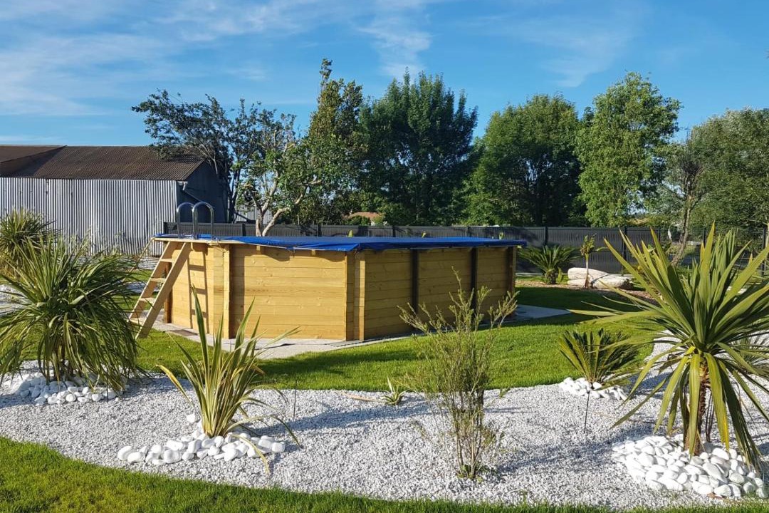 Photo of Others in Grues