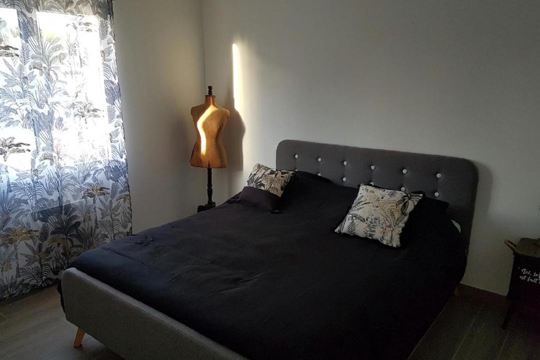 Photo of Others in Grues