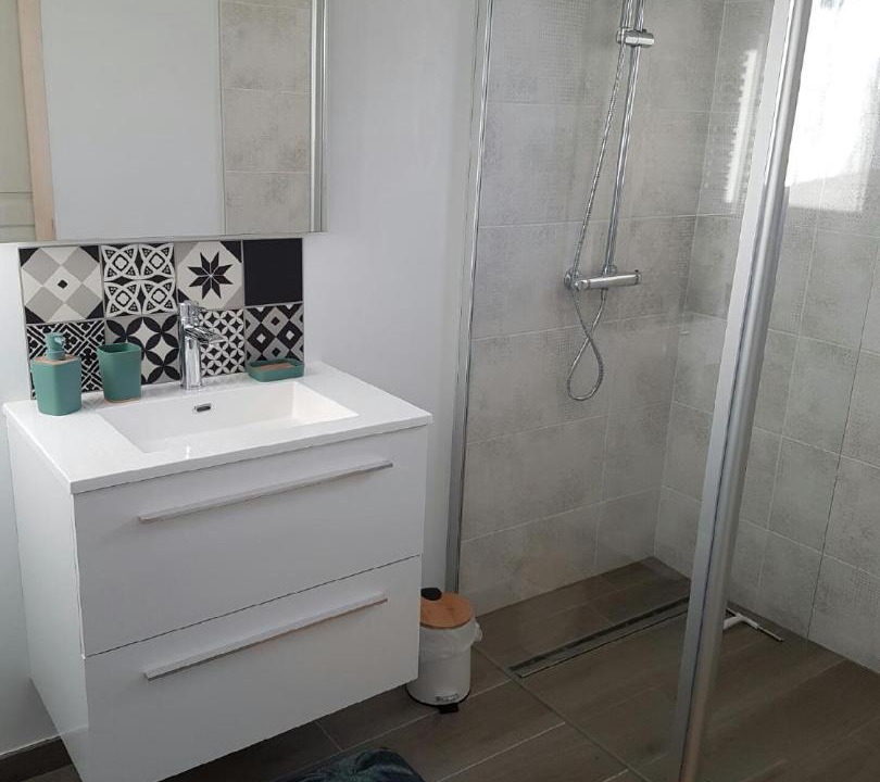 Photo of Others in Grues