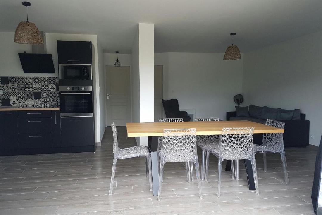 Photo of Others in Grues