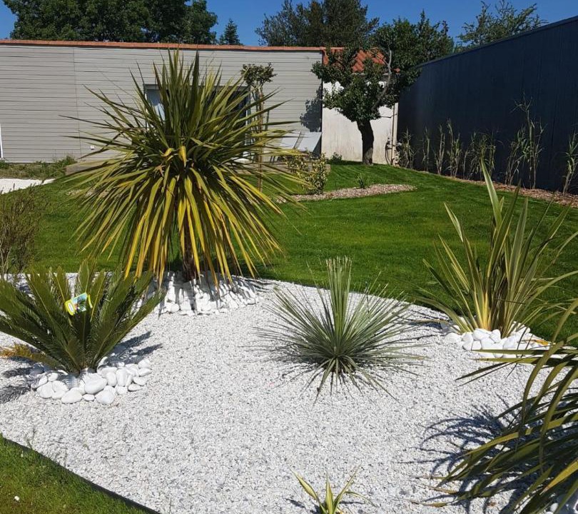 Photo of Others in Grues