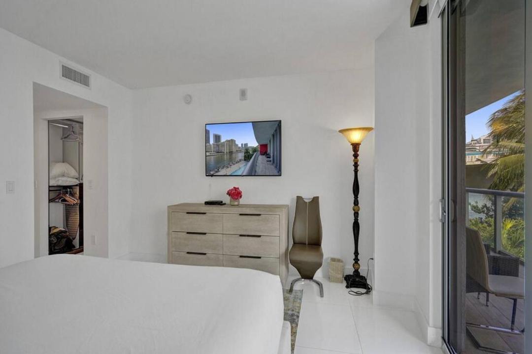 Photo of Bedroom in Hallandale Beach