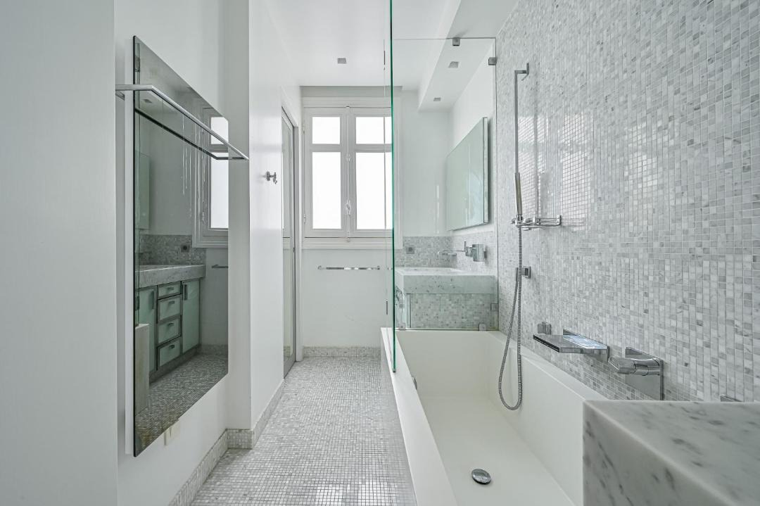 Photo of Bathroom in Porte-Dauphine