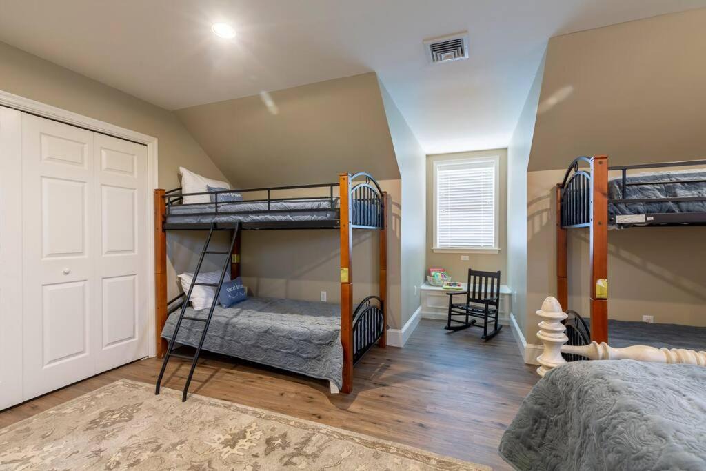 Photo of Others in Intercourse