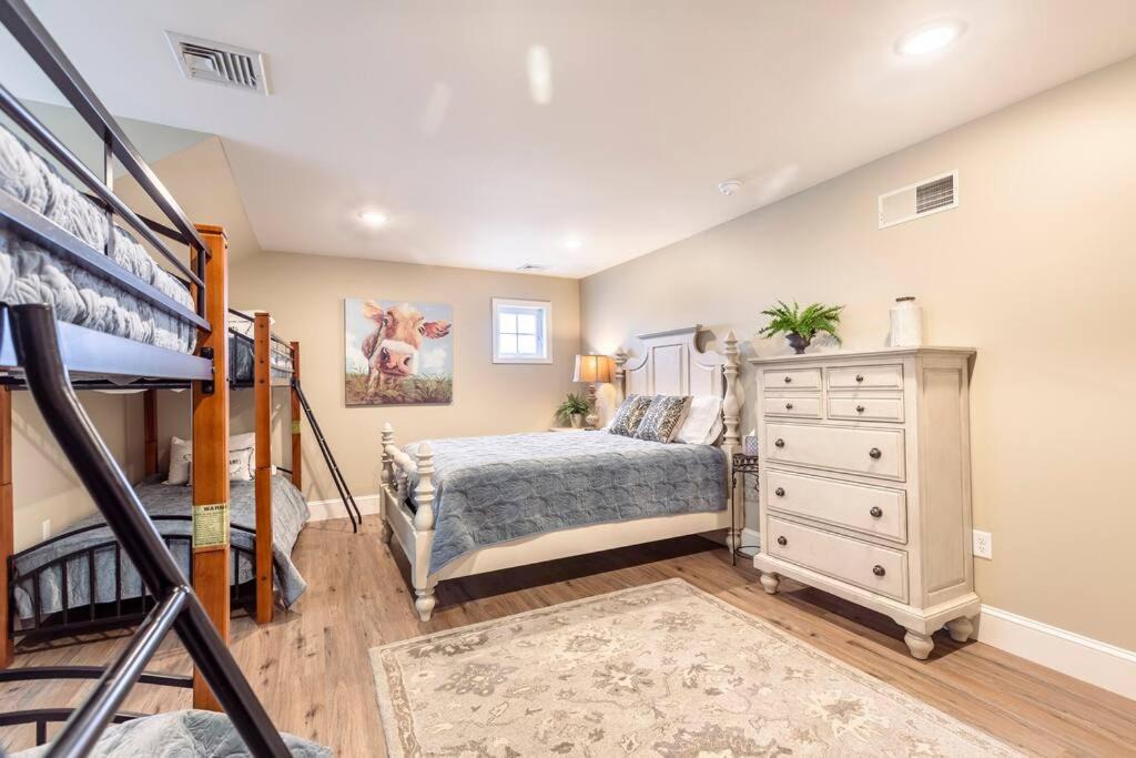 Photo of Others in Intercourse