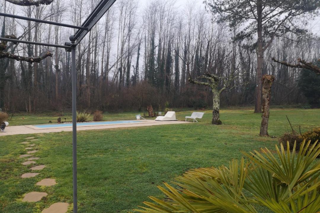 Photo of Others in Illats