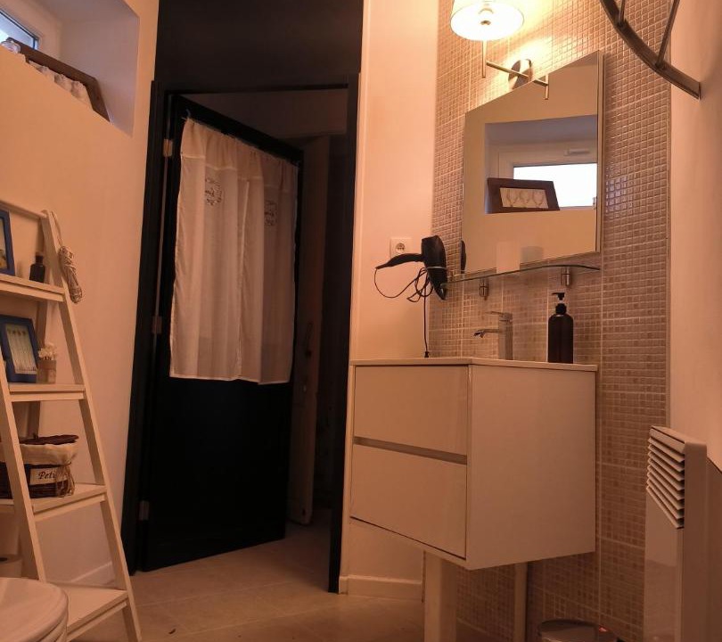 Photo of Bathroom in Cartelegue