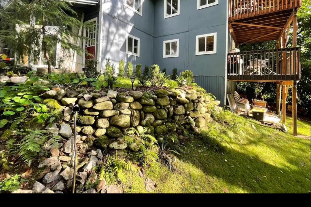 Photo of Buildings in May Creek