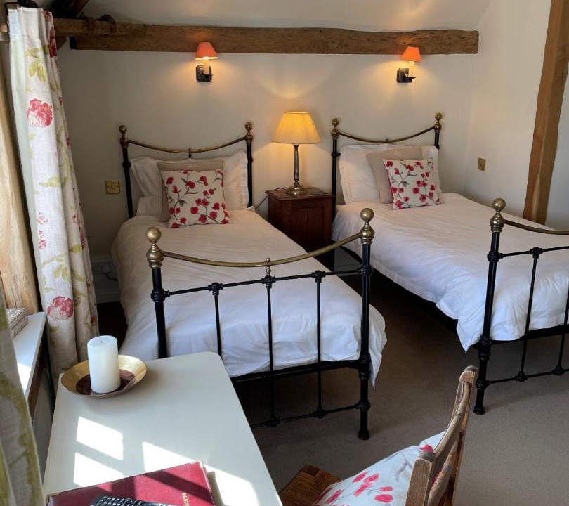 Photo of Others in Weston under Wetherley