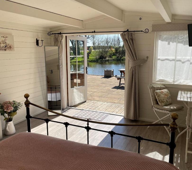 Photo of Others in Weston under Wetherley