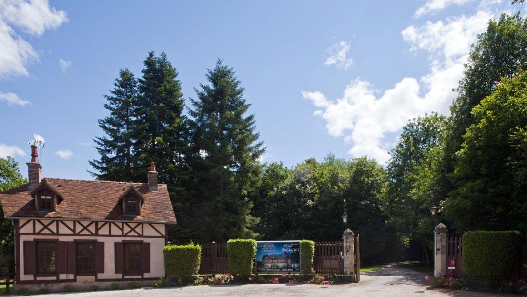 Photo of Buildings in Silly-en-Gouffern