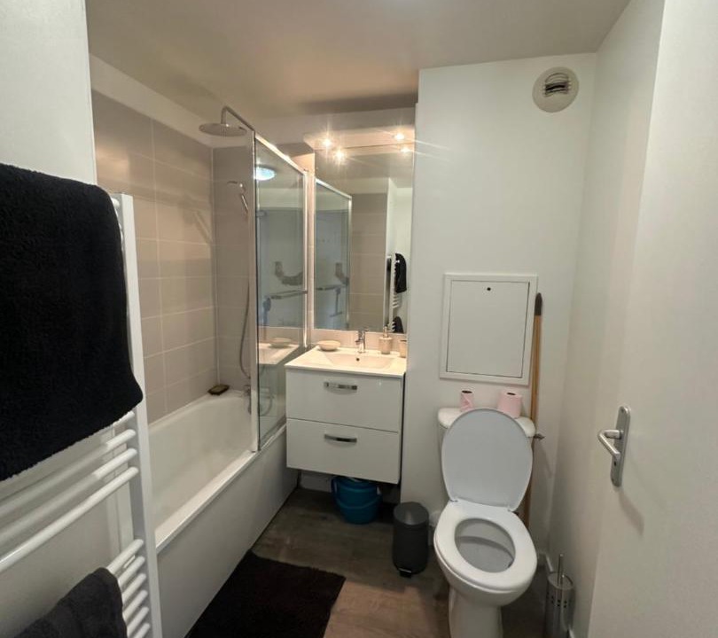 Photo of Bathroom in Issy-les-Moulineaux