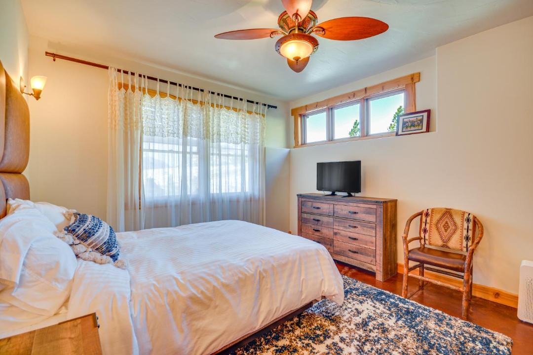 Photo of Others in Nye