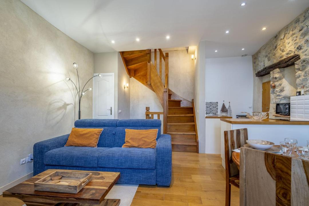 Photo of Others in Aigne