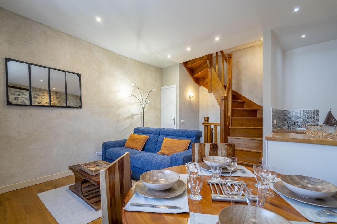 Photo of Others in Aigne