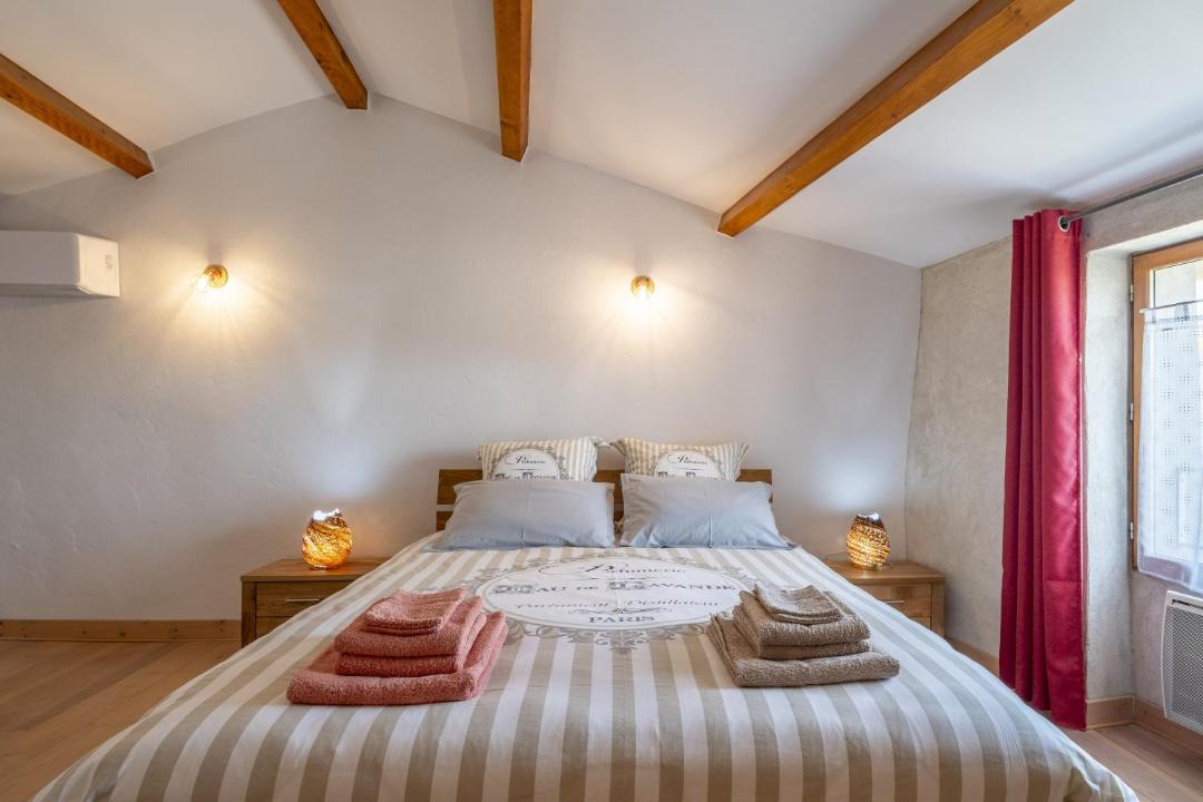 Photo of Others in Aigne