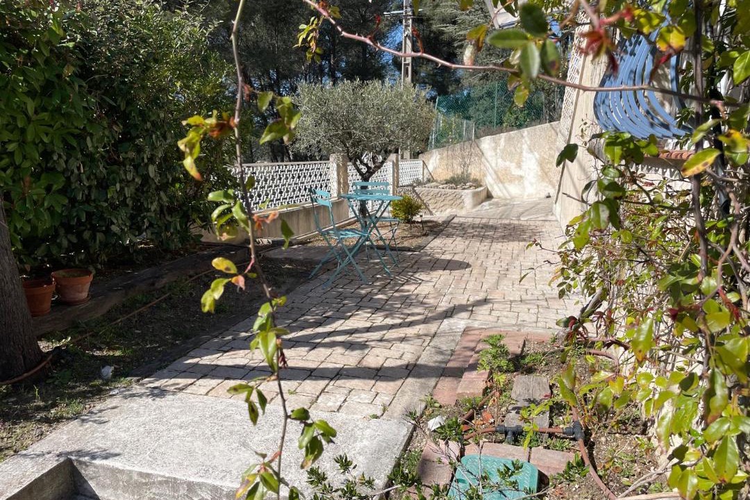Photo of Others in Bouc-Bel-Air