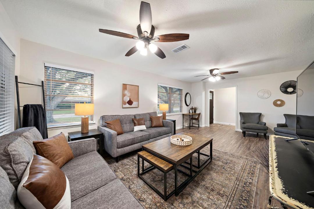 Photo of Livingroom in Baytown