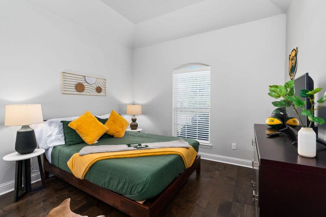 Photo of Bedroom in Hewitt
