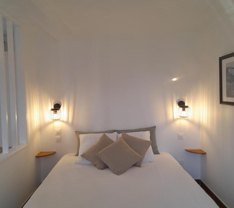 Photo of Others in Rue