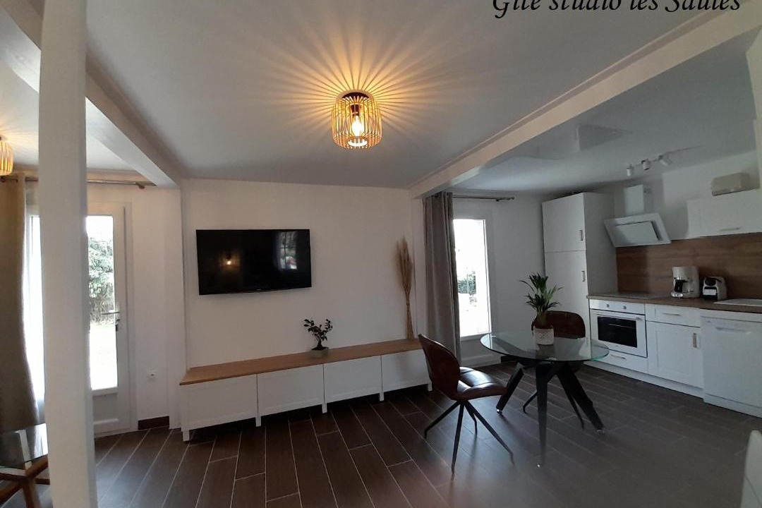 Photo of Others in Rue