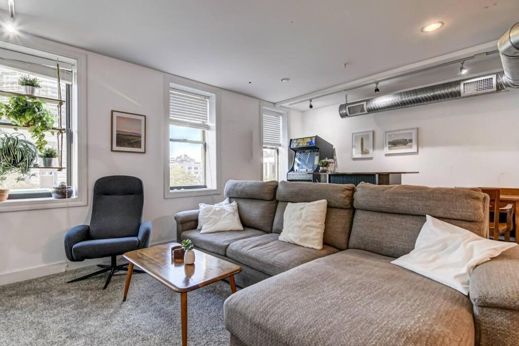Photo of Livingroom in Downtown Springfield
