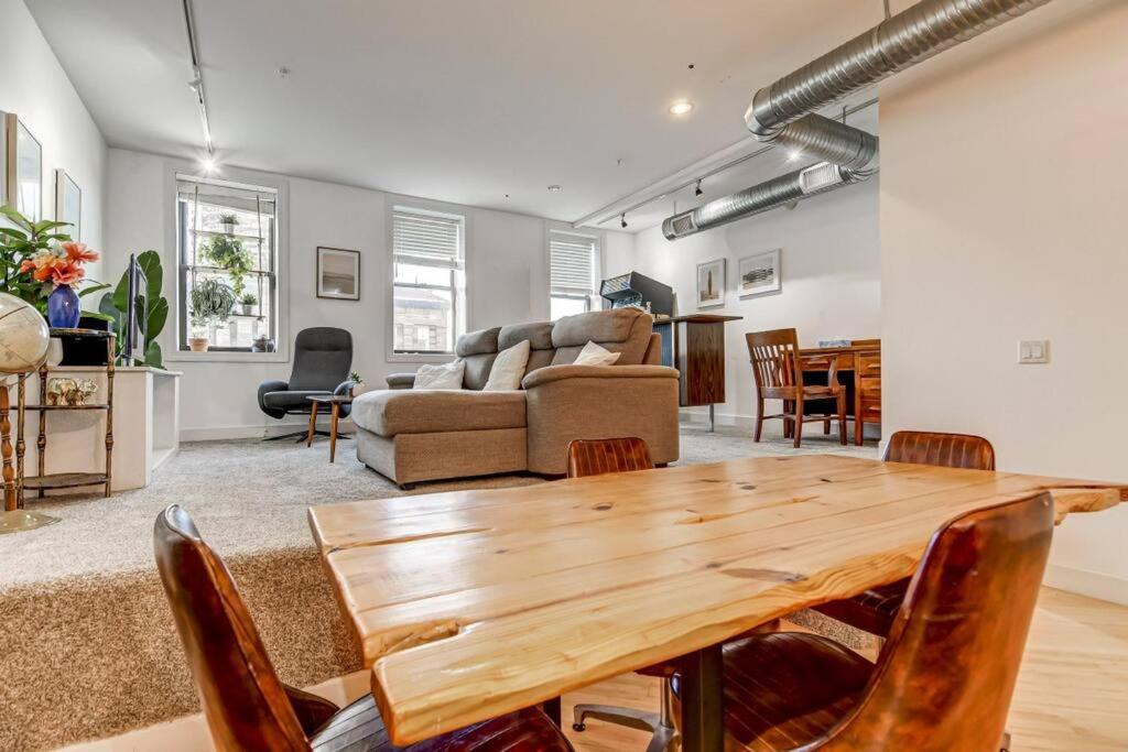 Photo of Livingroom in Downtown Springfield