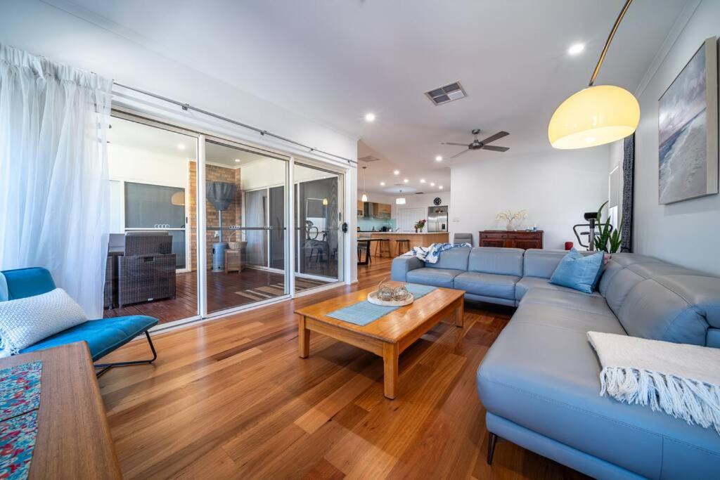 Photo of Others in Largs North