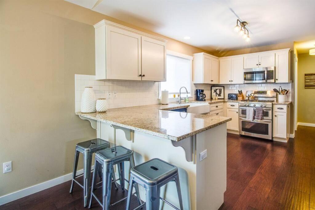 Photo of Others in Larkspur