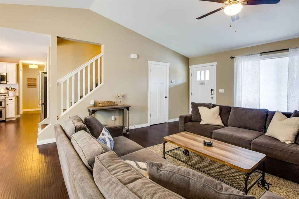 Photo of Others in Larkspur