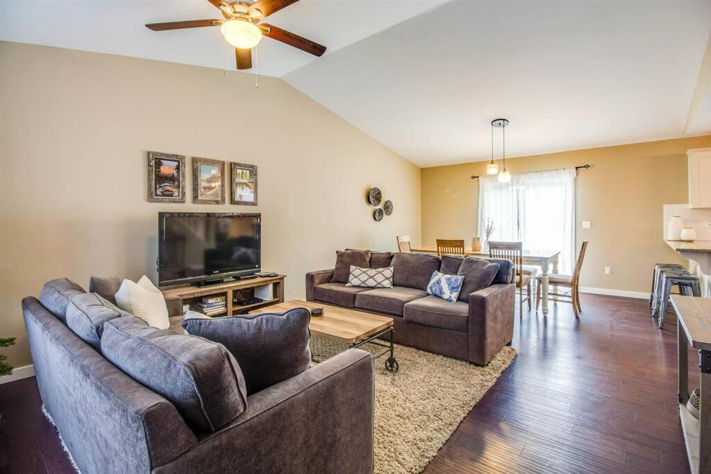 Photo of Others in Larkspur