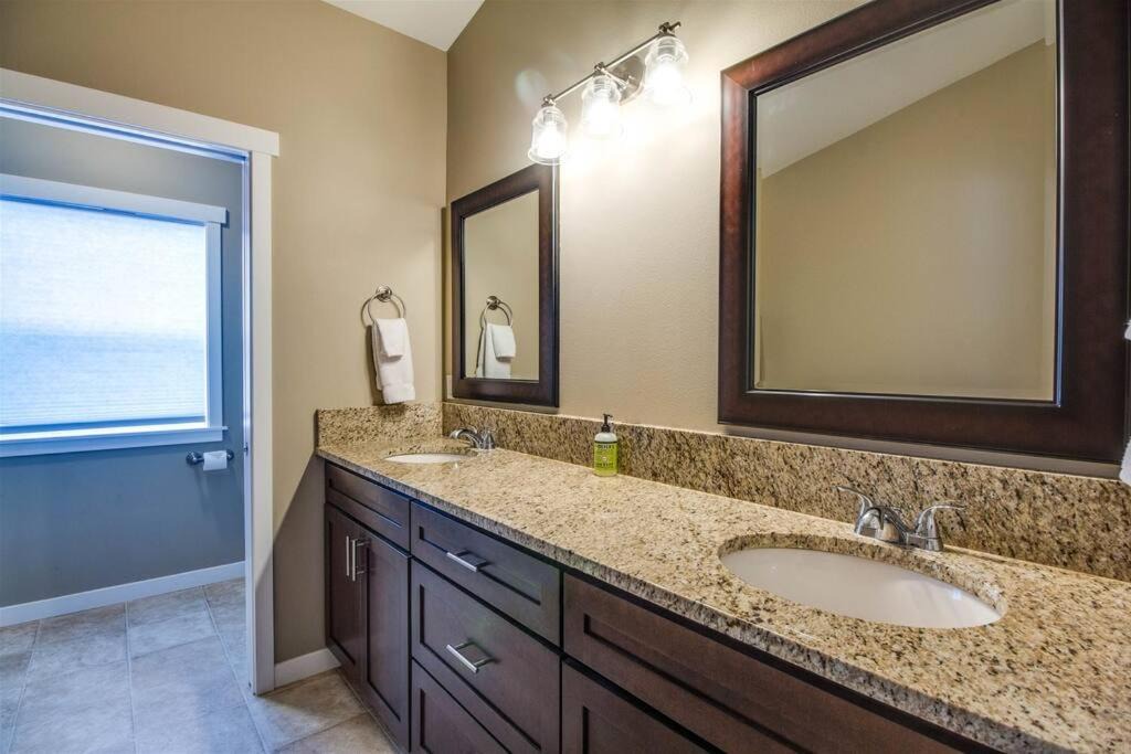 Photo of Bathroom in Larkspur