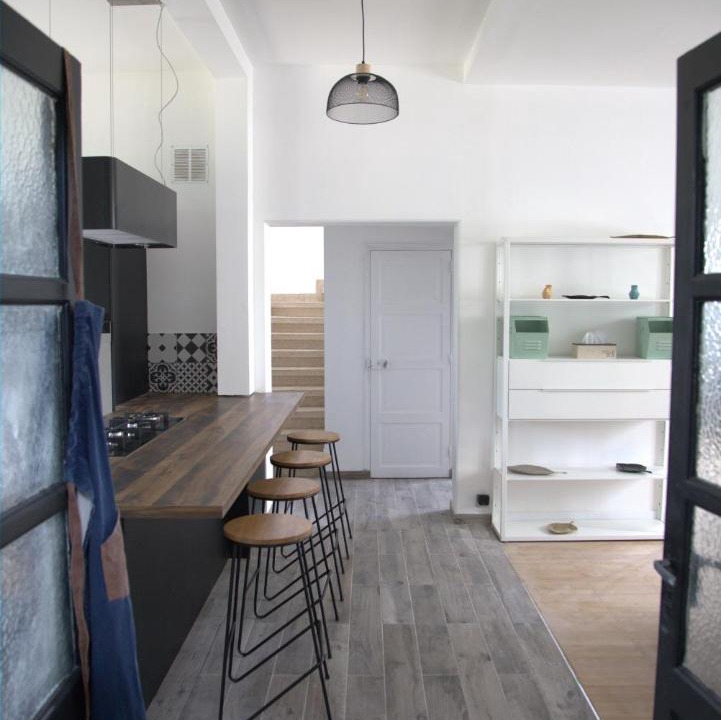 Photo of Others in Valence