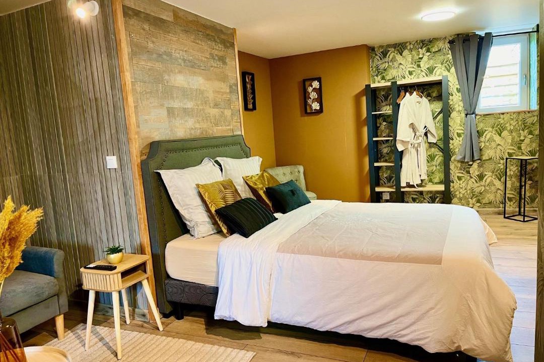 Photo of Others in Les Champs-Geraux