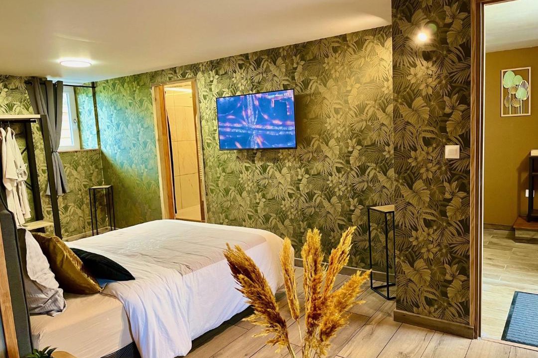 Photo of Others in Les Champs-Geraux