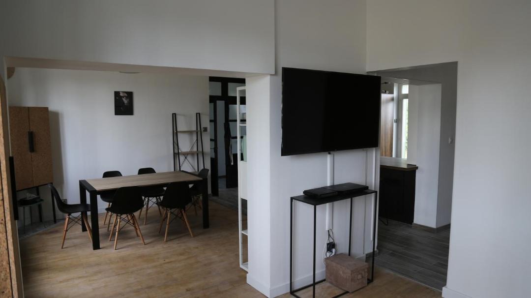 Photo of Others in Valence