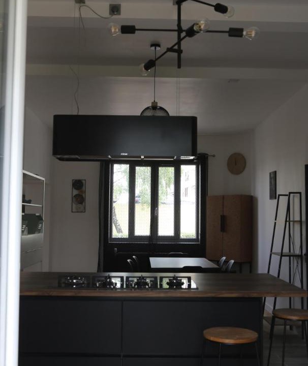 Photo of Others in Valence