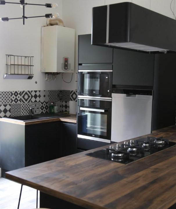 Photo of Others in Valence