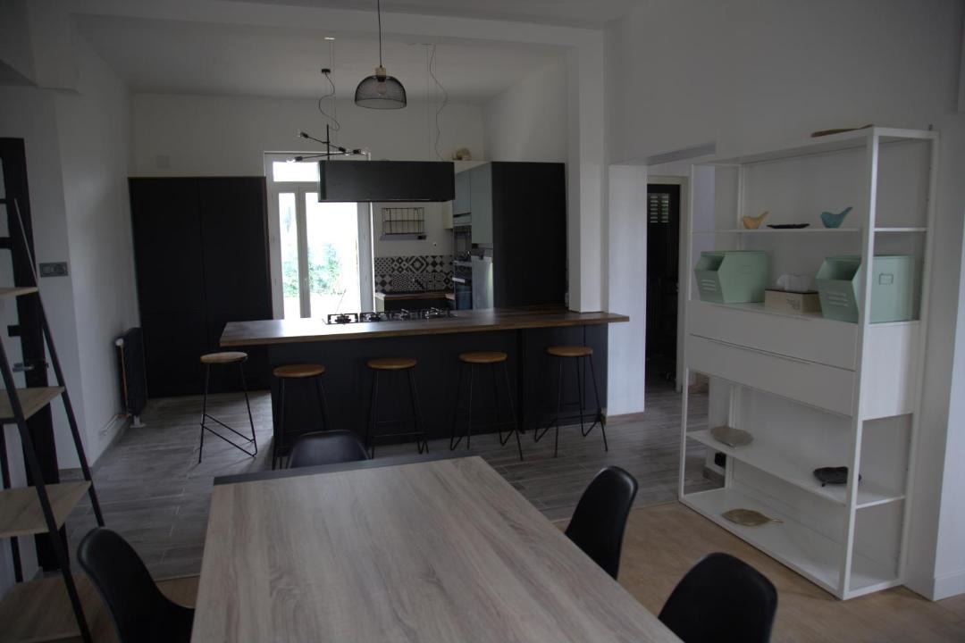 Photo of Others in Valence