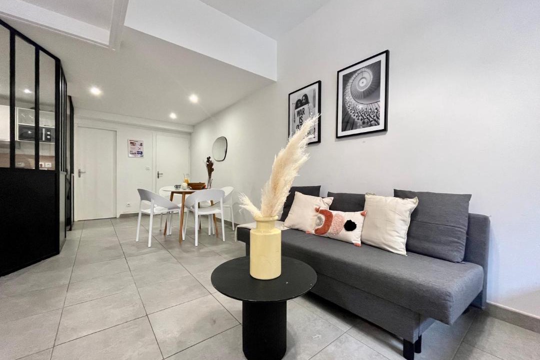 Photo of Others in Moliere - Edgard Quinet