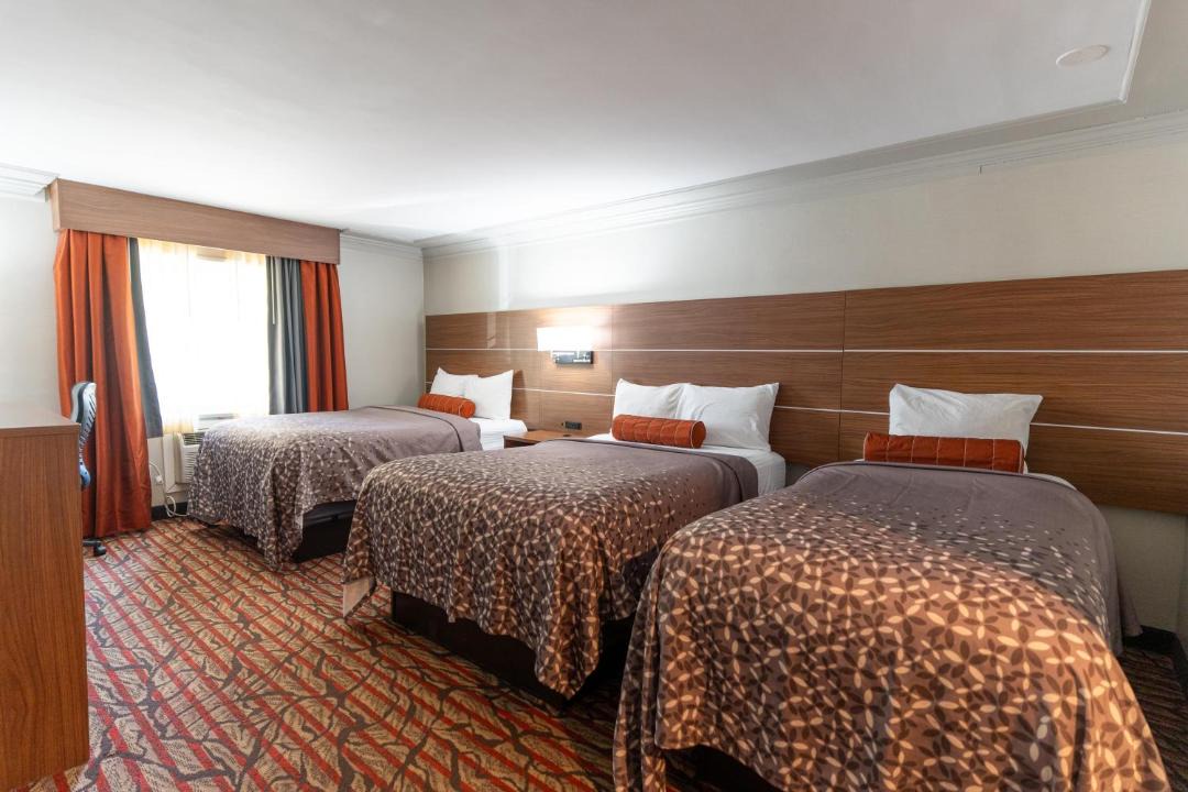 Photo of Bedroom in Downtown Niagara Falls