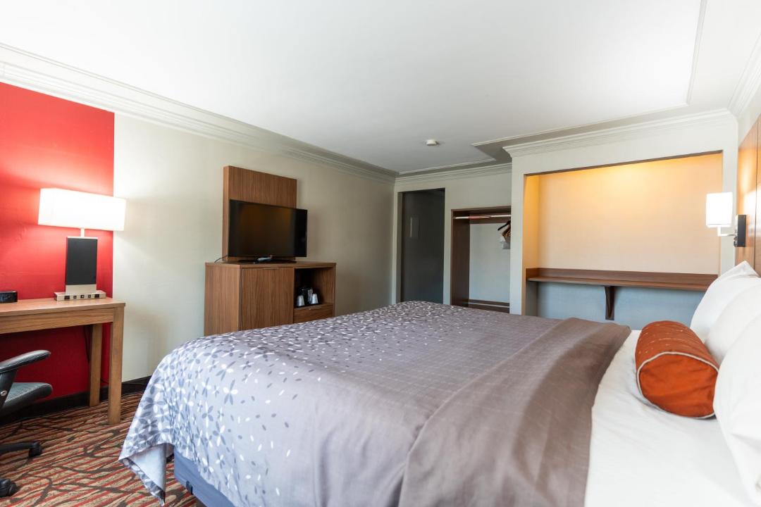 Photo of Bedroom in Downtown Niagara Falls